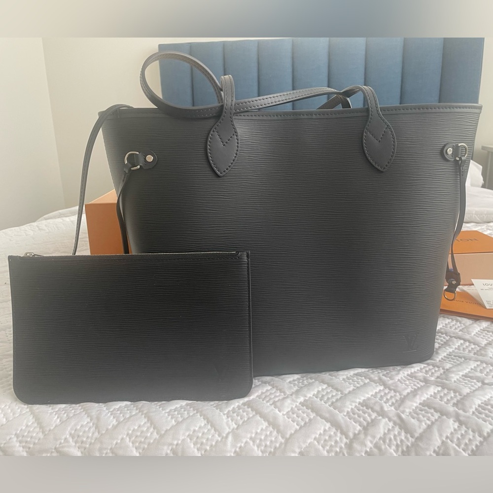 Louis Vuitton Neverfull MM Epi Leather Black